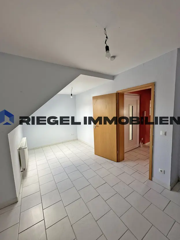 Sie hier? Wir auch! Kapitalanlage oder Eigennutz, Dachgeschosswohnung mit gelungener Raumaufteilung – Bild 8