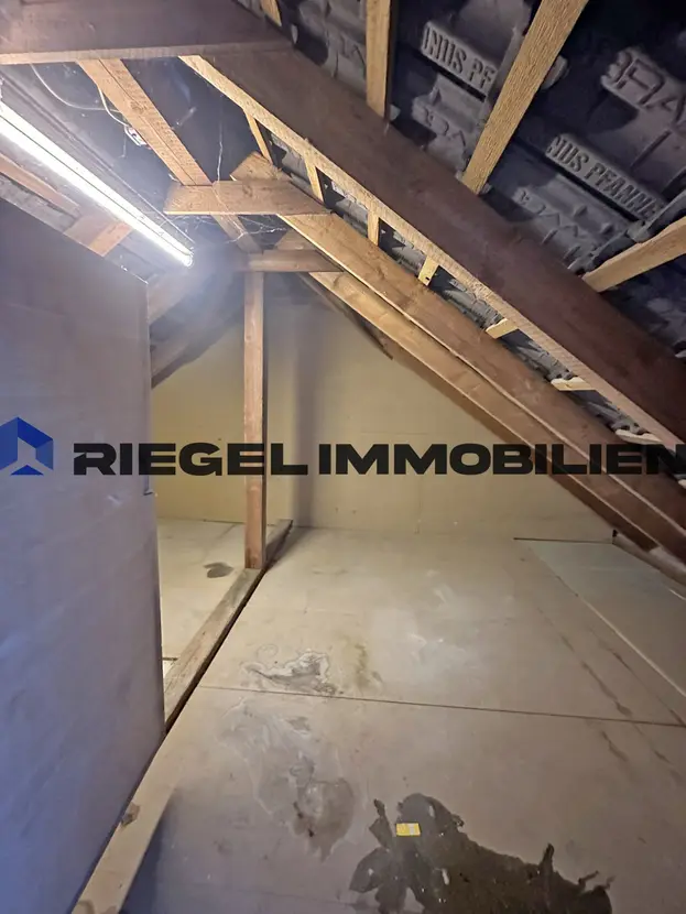 Sie hier? Wir auch! Kapitalanlage oder Eigennutz, Dachgeschosswohnung mit gelungener Raumaufteilung – Bild 9