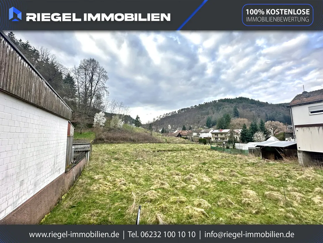 Sie hier? Wir auch! Attraktiver, 1.511 m² großer Bauplatz mit zwei Garagen